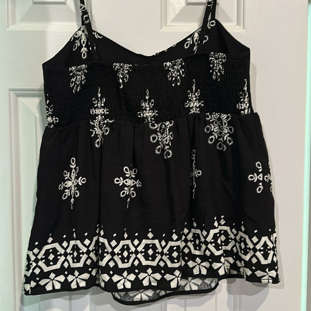 Pink Lily small Black and White Patterned Women's Top.  Like new - Picture 3 of 3
